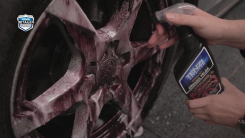 Płyn TENZI DETAILER KRWAWA FELGA do czyszczenia felg 0,6l. (AD-24) Płyn TENZI DETAILER KRWAWA FELGA do czyszczenia felg 0,6l. (AD-24)