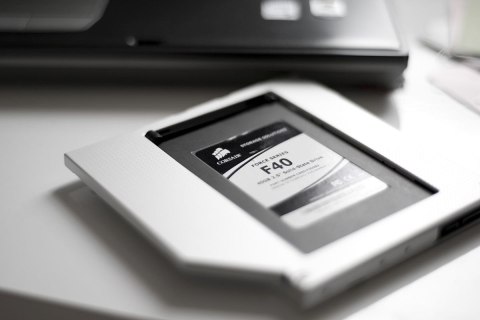 Ramka montażowa SSD/HDD do napędu CD/DVD/Blu-ray, SATA na SATA III, 12.7mm Ramka montażowa SSD/HDD do napędu CD/DVD/Blu-ray, SATA na SATA III, 12.7mm