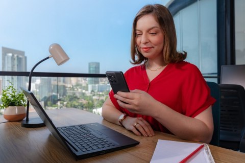 Smartfon ThinkPhone 25 8/256GB Carbon Black business edition