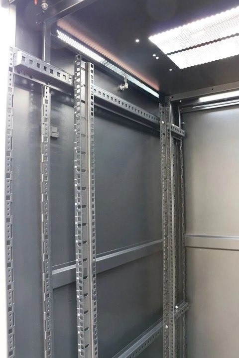 Szafa rack 42U 800x800mm czarna stojąca Szafa rack 42U 800x800mm czarna stojąca