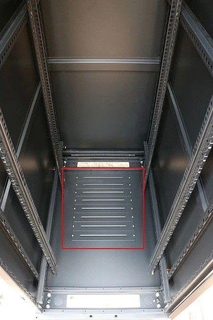Szafa rack 42U 800x800mm czarna stojąca Szafa rack 42U 800x800mm czarna stojąca